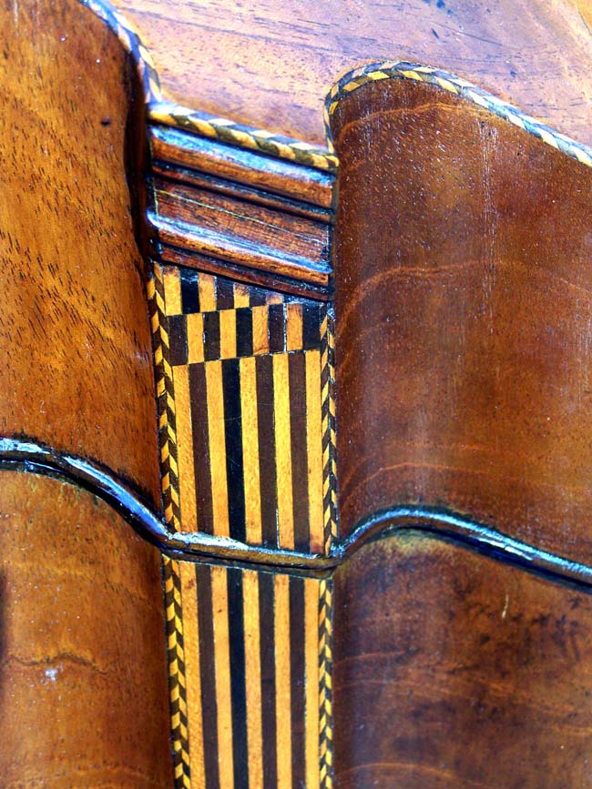 A Fine 18th century English Inlaid Mahogany Serpentine form Cutlery Box circa 1780 — image 5